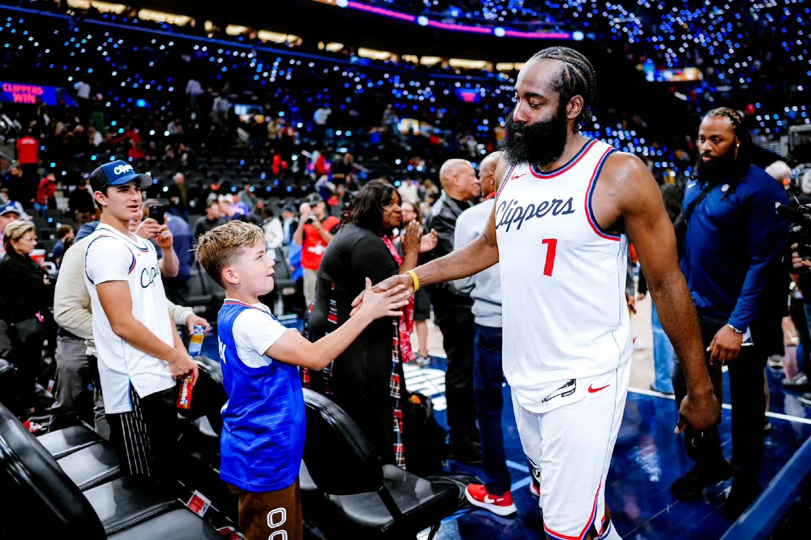 华体会hth-雄鹿与快船热身赛上演大对决 第1张 华体会hth-雄鹿与快船热身赛上演大对决 第1张